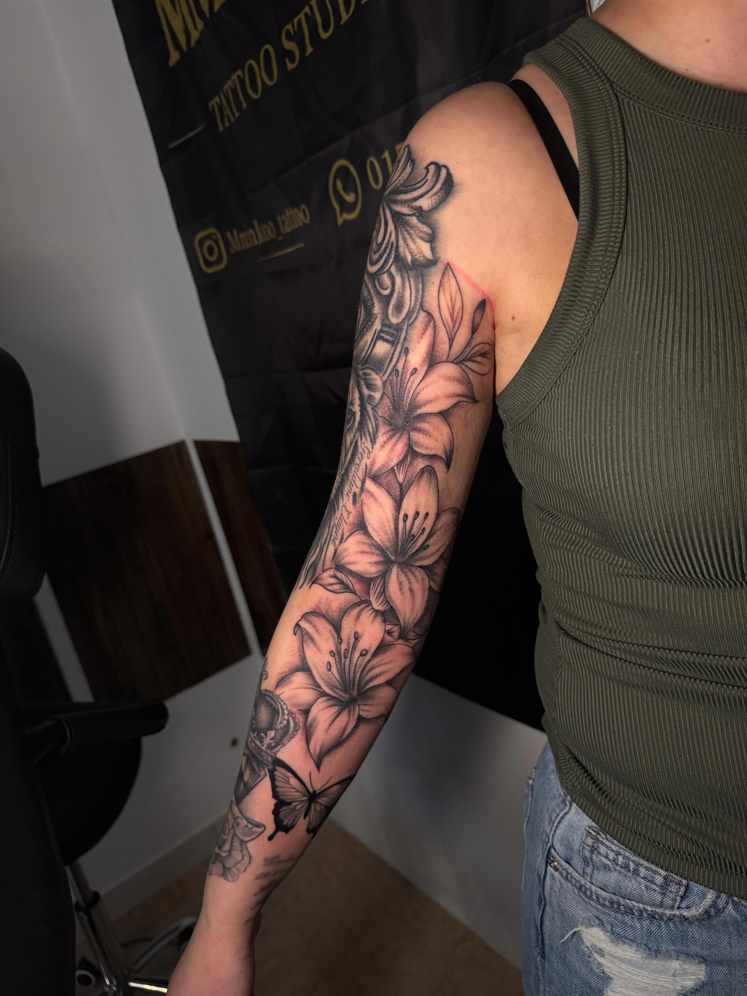 Lilien Sleeve Tattoo