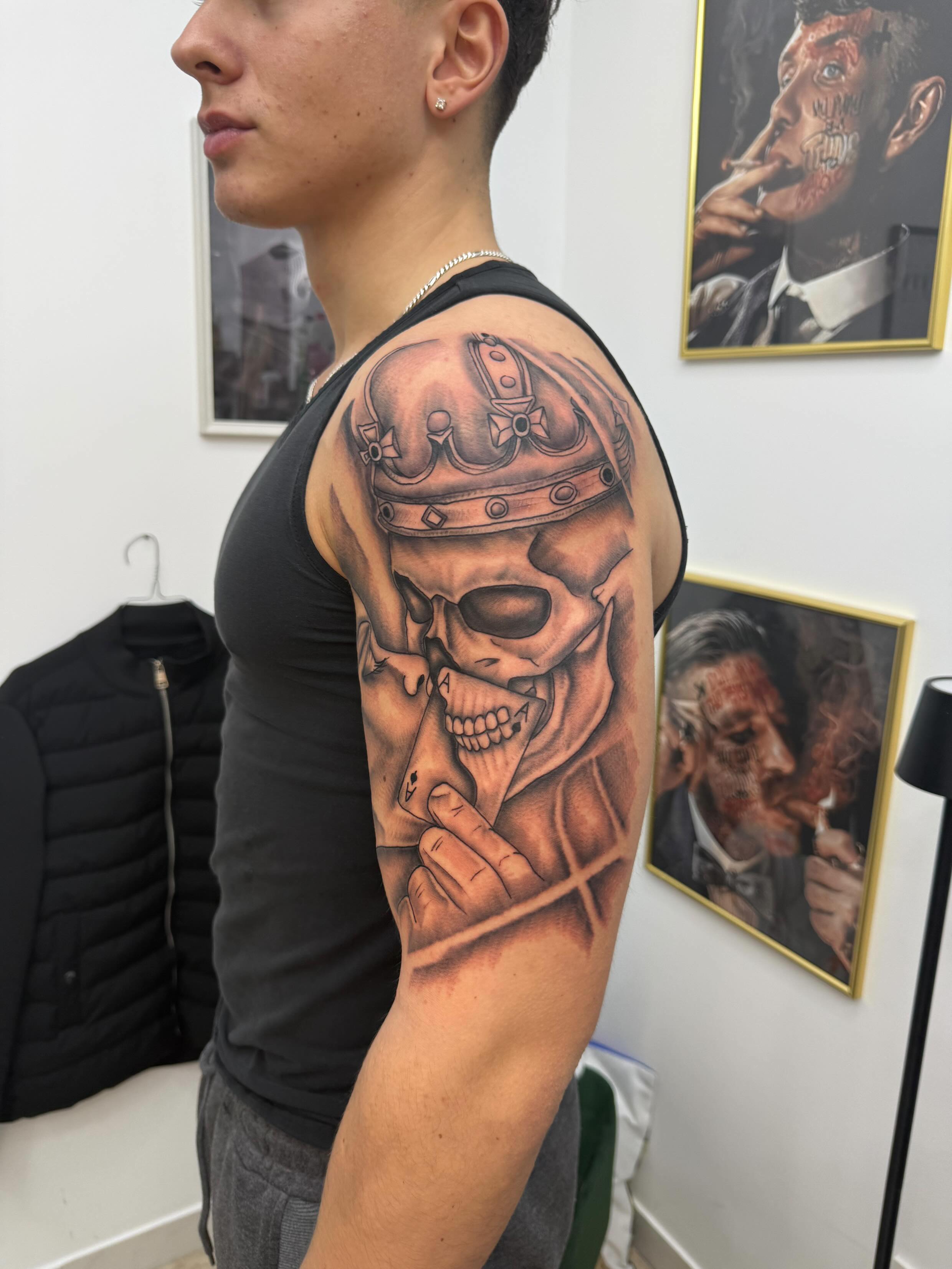 Realismus Skull mit Krone Tattoo