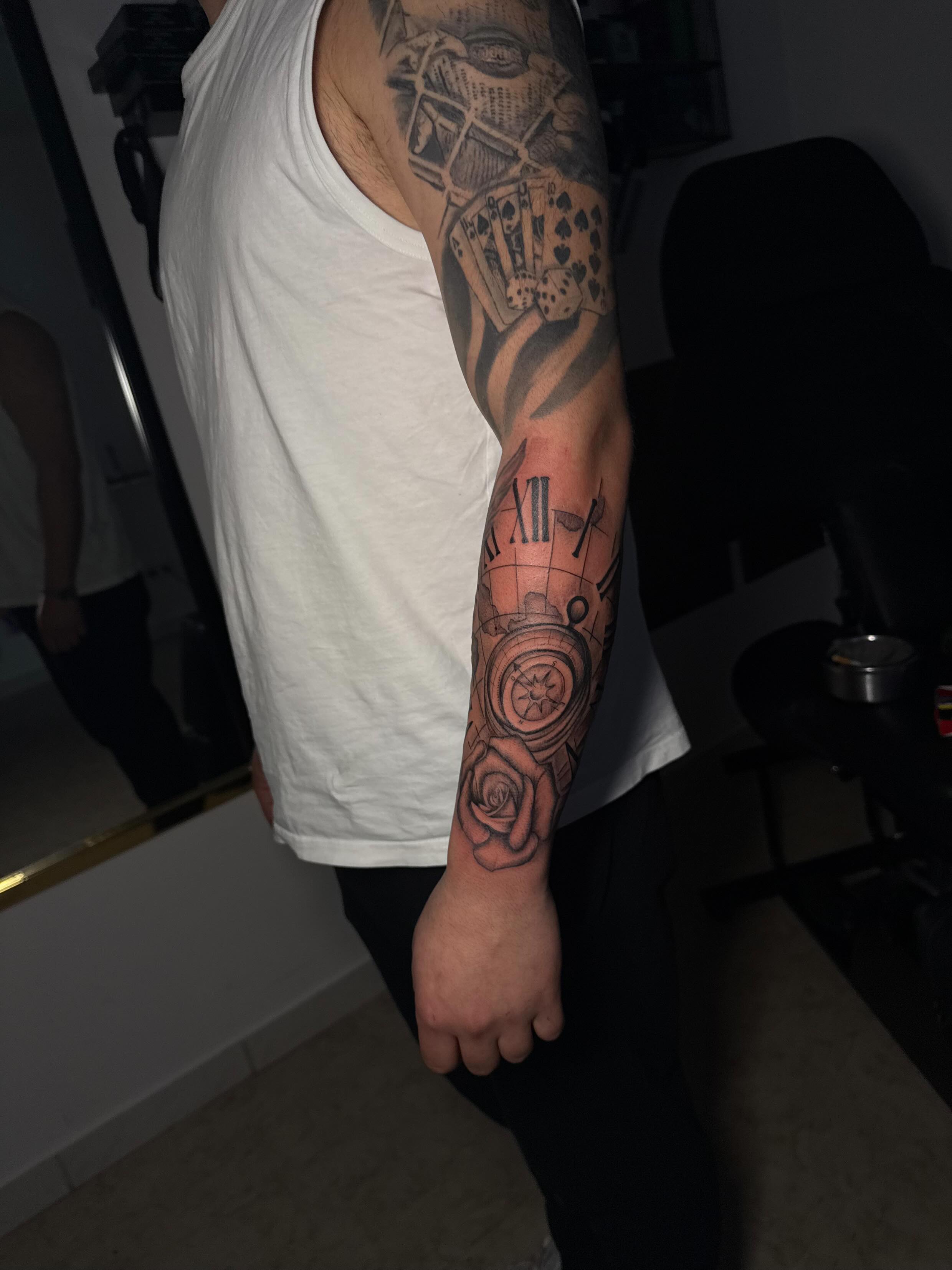 Kompass, Rose und Uhr Sleeve Tattoo, Unterarm